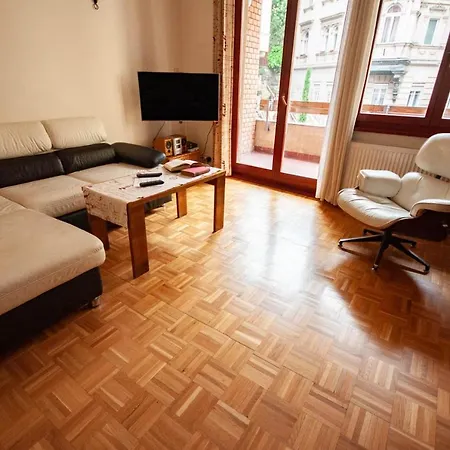 Castle Hillside Apartment *